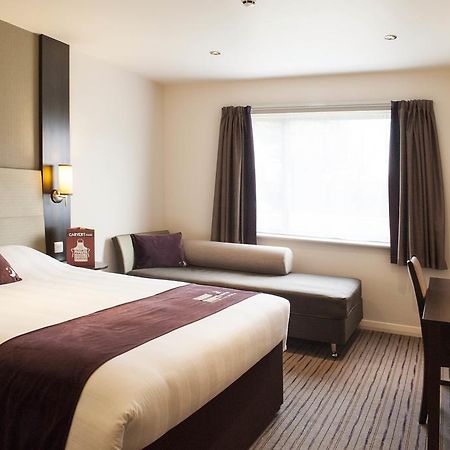Premier Inn Basingstoke West Exterior foto