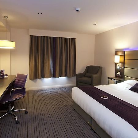 Premier Inn Basingstoke West Exterior foto
