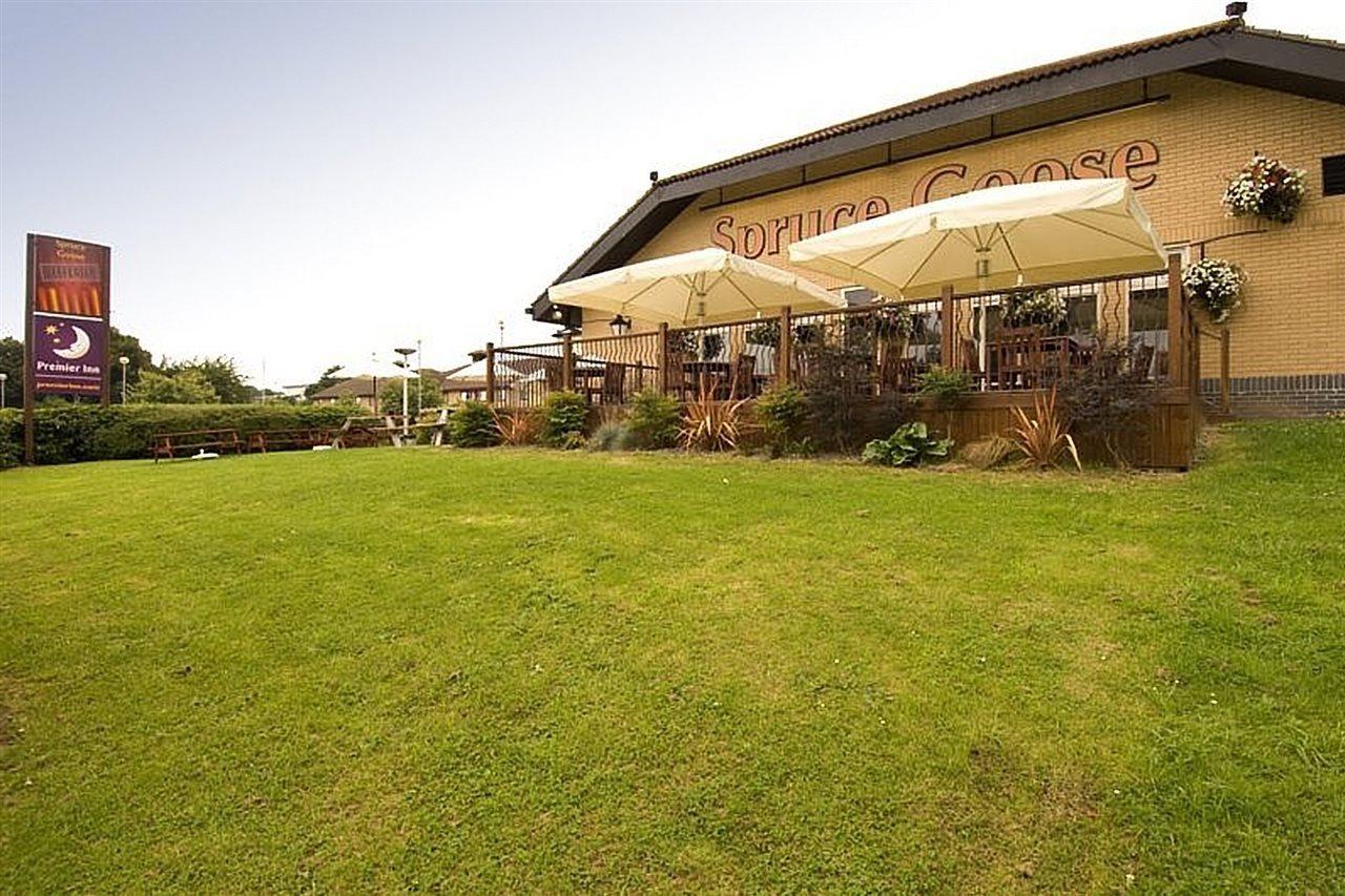 Premier Inn Basingstoke West Exterior foto