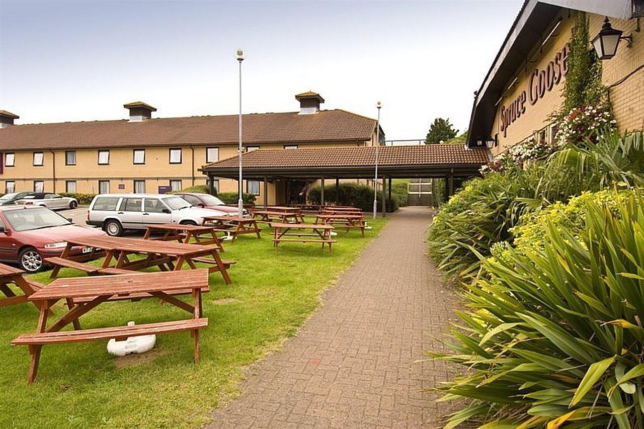 Premier Inn Basingstoke West Exterior foto