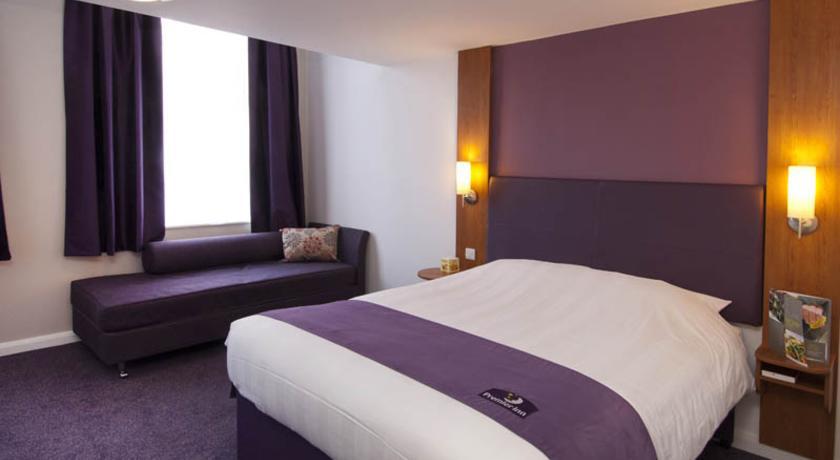 Premier Inn Basingstoke West Exterior foto