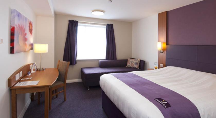 Premier Inn Basingstoke West Exterior foto