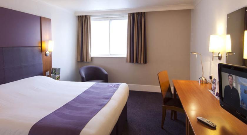 Premier Inn Basingstoke West Exterior foto