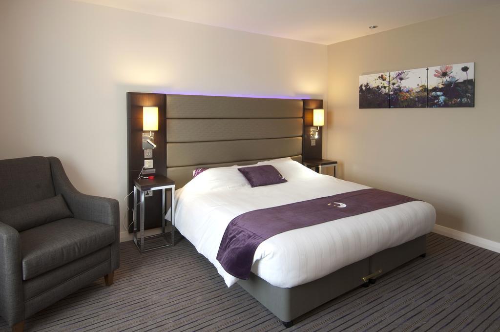 Premier Inn Basingstoke West Exterior foto