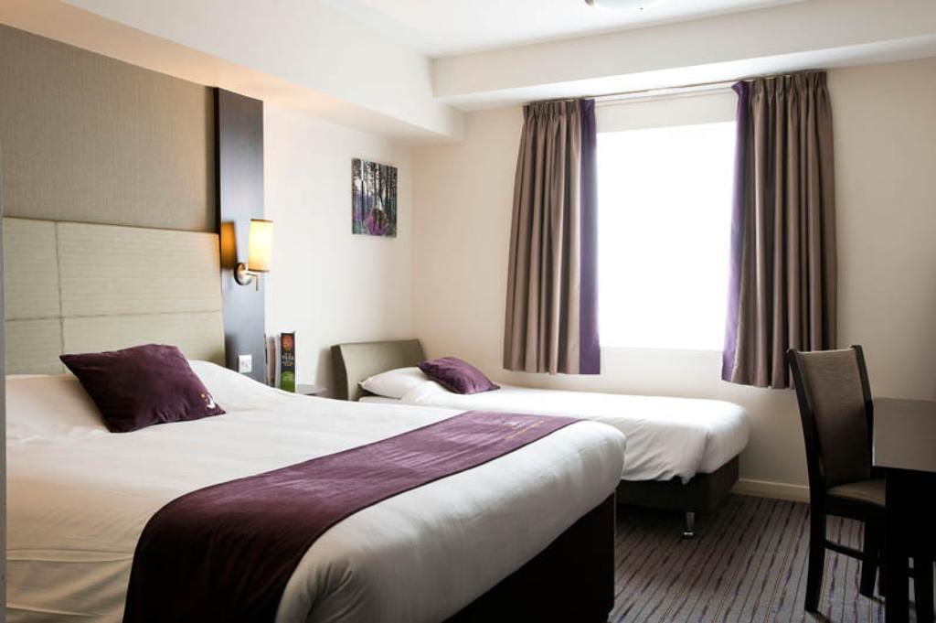 Premier Inn Basingstoke West Exterior foto